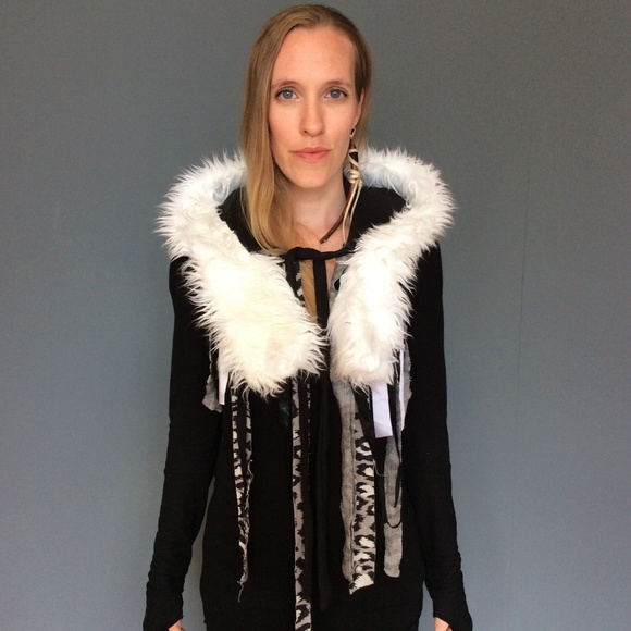 Grey Leopard Print Fringe Hood with White Fur Trim - Picture 7 of 8